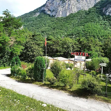 - Inter-alp à St-maurice Hotel 3*